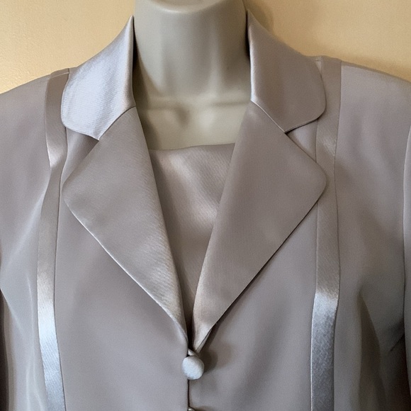 Oleg Cassini Black Tie champagne suit size 6 - Picture 2 of 14